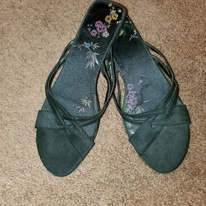 Black sandals size 10